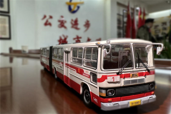 百年老线散发青春活力！武汉1路公交迎来94岁生日