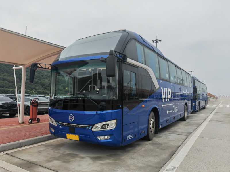 2021年11月 国六54座非营运准新金旅6122气囊车