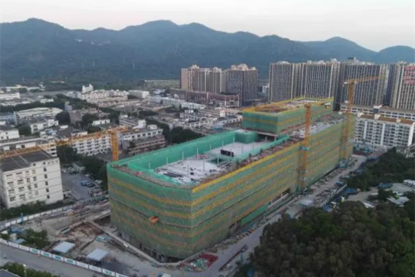 公交“上楼”，深圳新建超30万平方米立体停车场