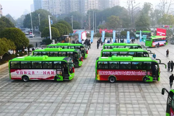 40辆宇通纯电动平江开跑 拉开红色沃土绿色发展新篇章