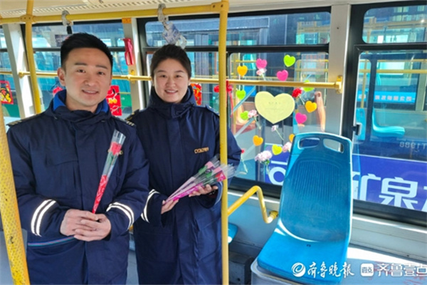 弥漫着浪漫的“爱情专车”，情人节主题车厢亮相岛城