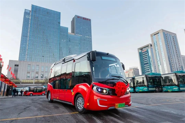 金旅网红星辰喜提新昵称：“红墩墩”，将成为泉城又一道别样风景