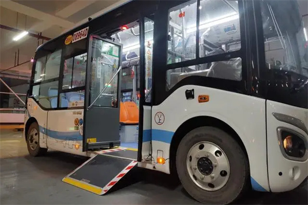 深圳巴士集团推出无障碍设施设备及适老化措施，让公交出行更有温暖