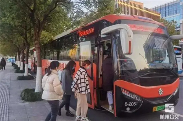 在杭州，你可以在家门口给自己“开通”一条公交专线线