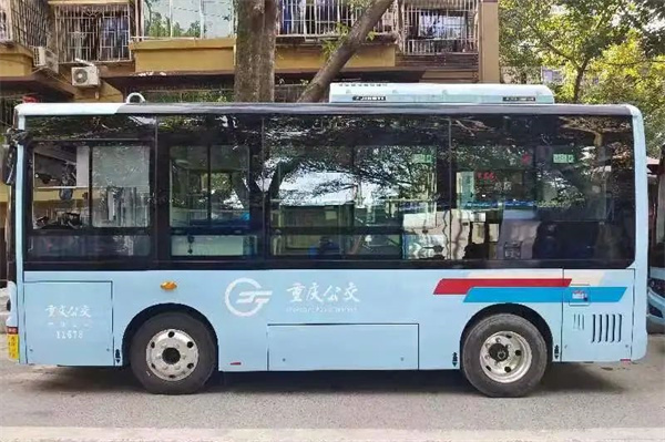 重庆365路公交车焕然一新，更环保更宽敞！