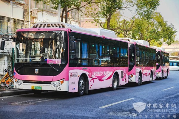 吉利星际客车 玫瑰红专线 公交新气象