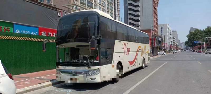 2017年9月 48座国五带腿托宇通6126豪华气囊车