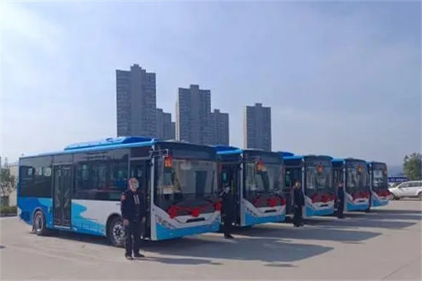 50余台新能源电动公交车 助力十堰市民绿色出行