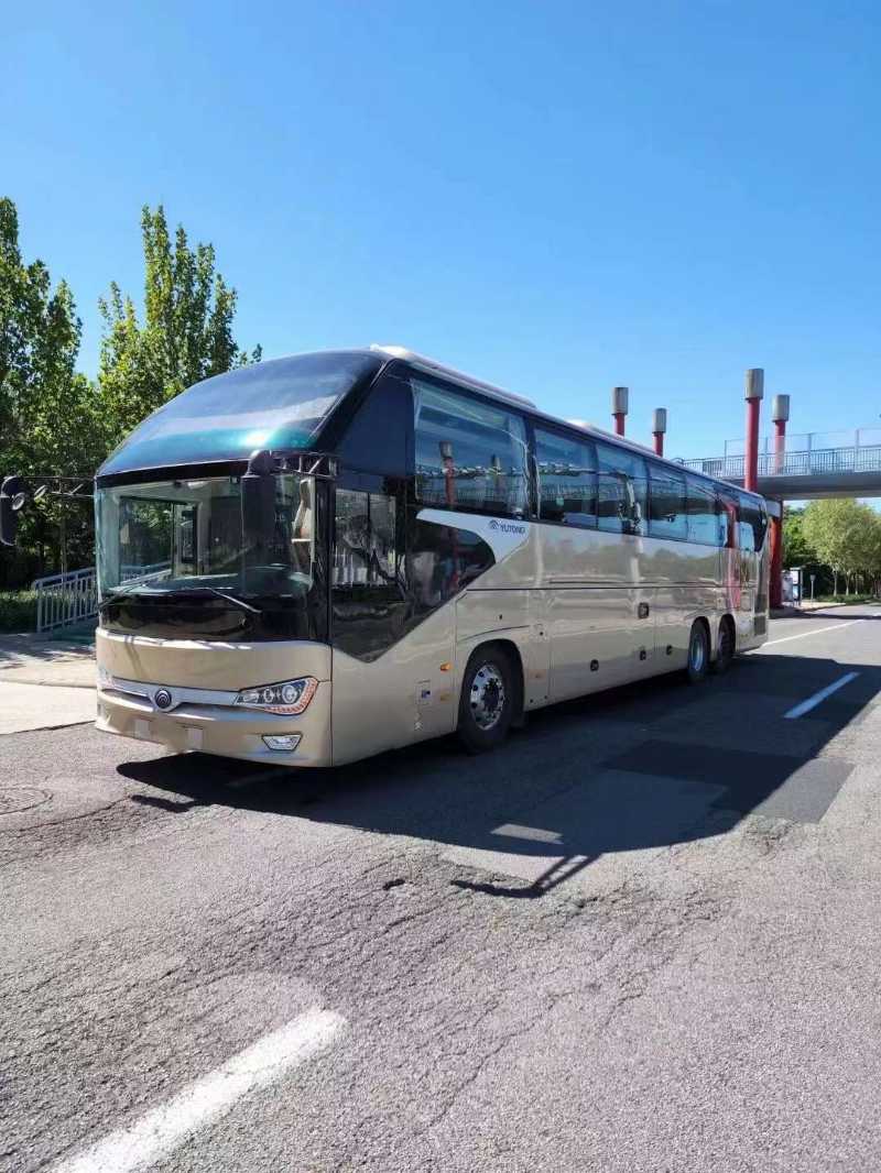 可提双档东北配置50座带腿拖宇通旅游车
