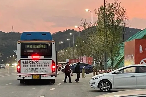 喜讯！贵阳铁建城公交线正式发车投入运营