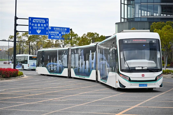 上海临港中运量公交线正式运营，构建“交通一张网”！