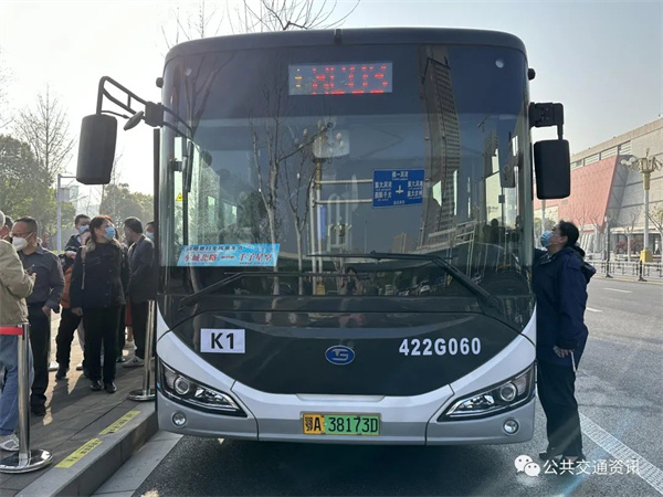 武汉公交首次运用智能调度系统，清明祭扫专线开跑