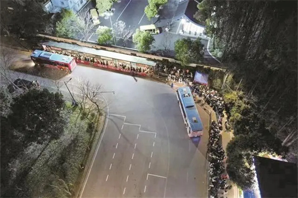 定制公交，精准为市民游客提供“点对点”的舒心畅行服务