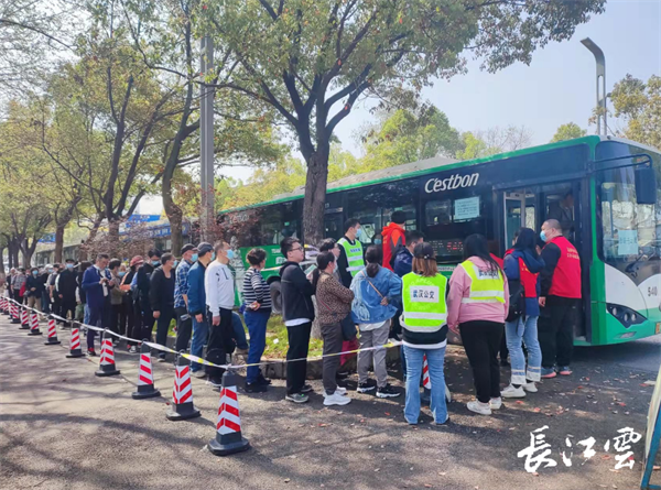 精准投放运力！武汉公交祭扫专线首次使用智能调度系统