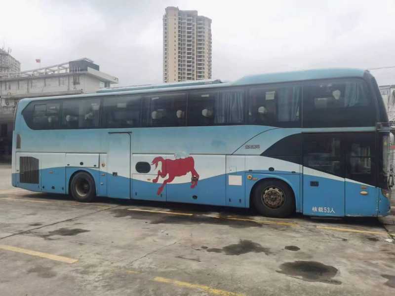 国四53座四轮碟刹带卫生间大金龙6125气囊车