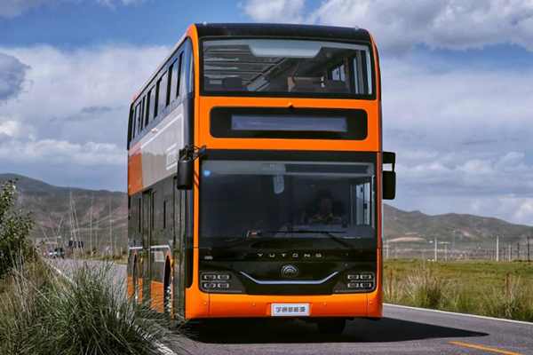 跟着宇通纯电动双层旅游观光巴士一起 尽赏人间四月天