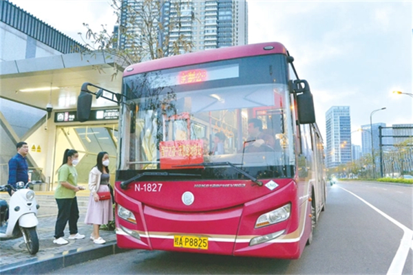 南宁优化公交线网让市民乐享其“乘”