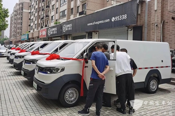 图雅诺轻客 顺丰速运 精灵智蓝