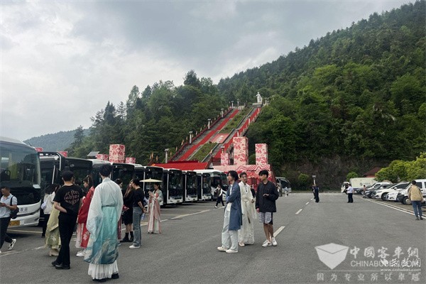 绿水青山就是金山银山！恩施州积极探索“绿色公交+旅游”出行新模式