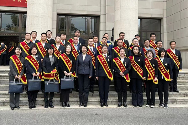 发挥示范引领作用 曙光汽车集团两人喜获辽宁省五一劳动奖章