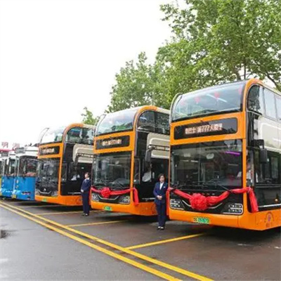 济南开通两条双层旅游观光公交，乘坐铛铛车畅游泉城