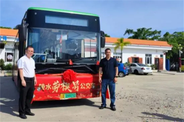 海南陵水“劳模号”主题公交车上线运营