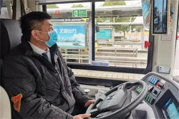 无障碍城市｜公交踏板、手语视频，让特殊人群出门办事更无“碍”！