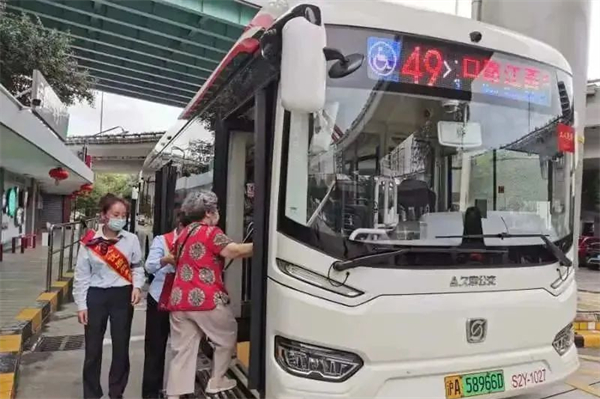 公交车上的新装备，徐闵线添新功能！