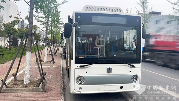 吉利星际客车 纯电动 城市客车 港城公交