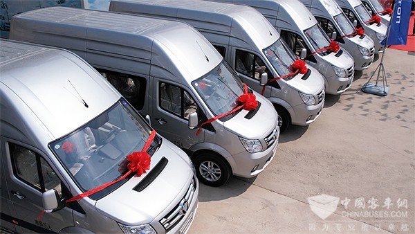 图雅诺轻客 小客 批量交付 云南旅游