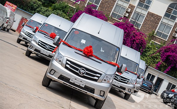 图雅诺轻客 小客 批量交付 云南旅游