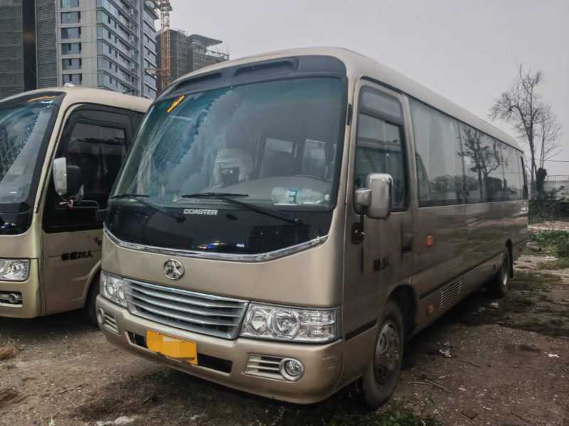 广州牌26座非营运六档封闭窗外摆门江铃6775中巴