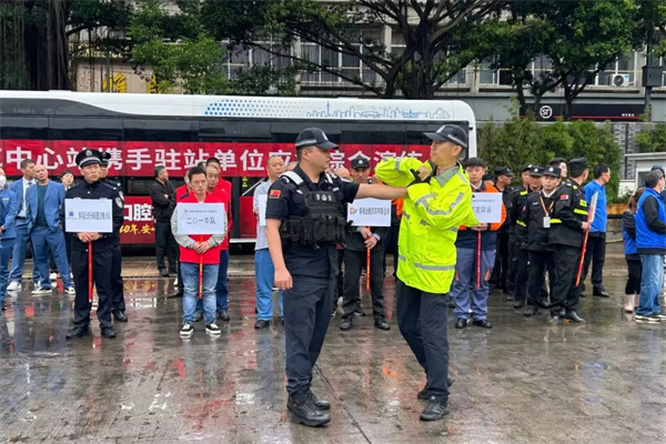 成都公交多举并措开展防灾减灾活动——建立网络 多点发力 |