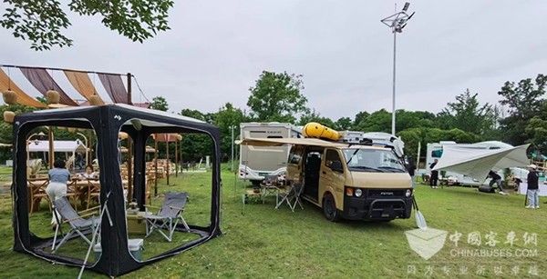 图雅诺轻客 客京喜露营车 露营爱好者 Vanlife