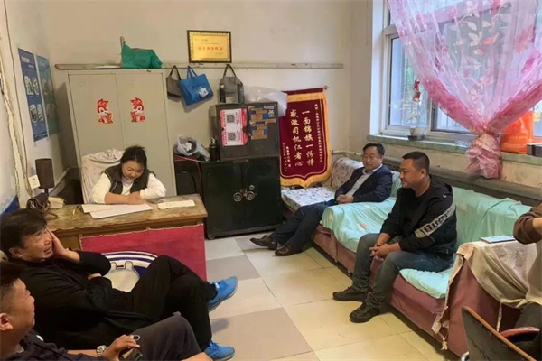 本溪市客运集团领导班子深入公交运营一线看望慰问一线驾驶员