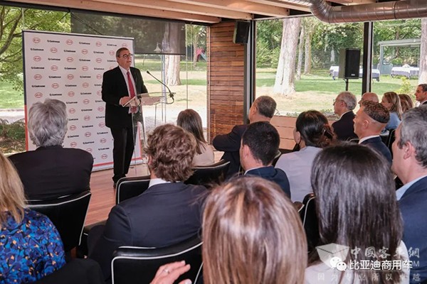 比亚迪商用车 Castrosua 定制化 12米 纯电巴士