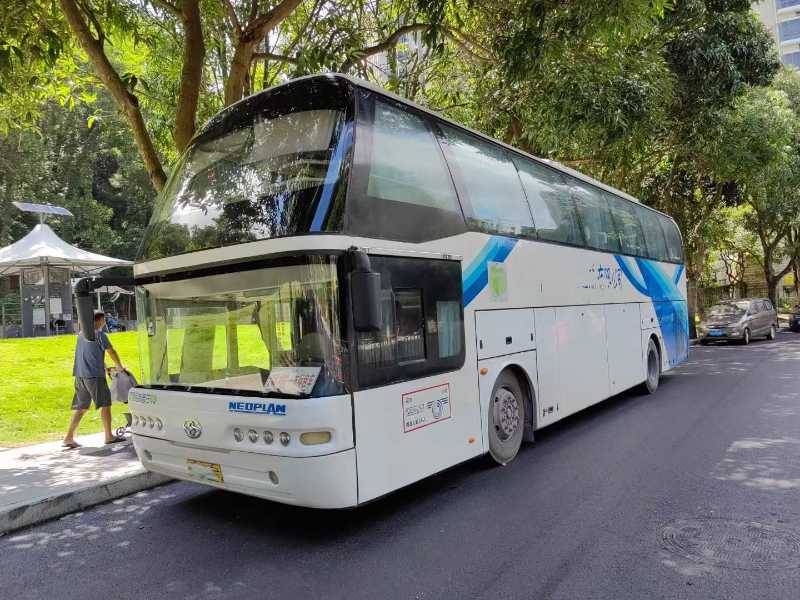 国四55座12米穗通6121气囊中门豪华座椅旅游车