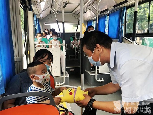 武汉公交集团 207路 节日礼物 安全出行提示卡