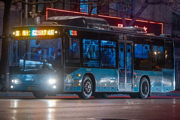 济南公交100条线路夏季延时 晚10点后运营的线路达114条