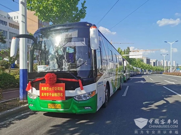 青岛真情巴士 助力高考 免费乘坐 一站送考