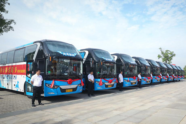 助力好客山东运旅融合发展 26台中通13米旅游大巴菏泽投运