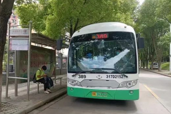 武汉公交集团学校门口增设公交站点 方便师生出行