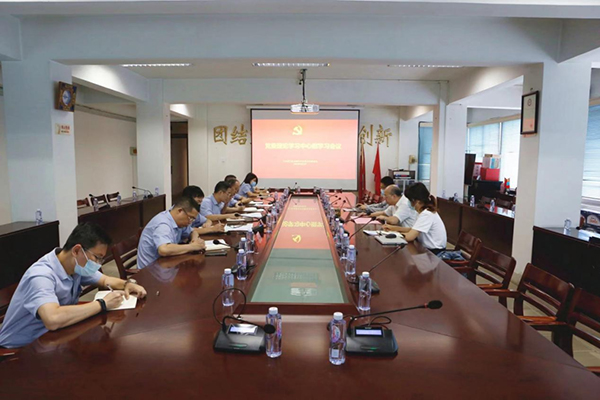 金龙汽车集团党委书记、董事长谢思瑜带队到金旅客车开展巡听旁听