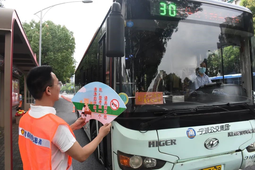 整个6月最温馨风景 苏州金龙海格客车全力服务各地中考