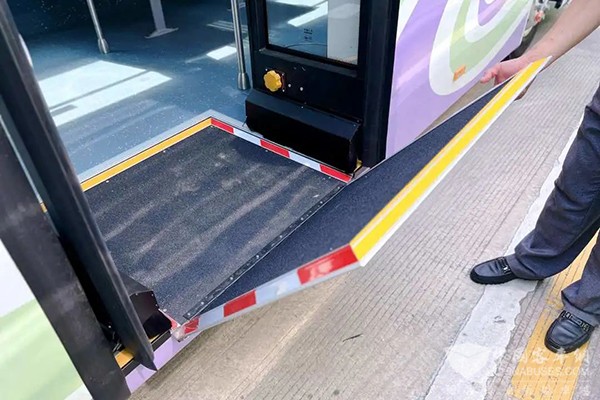 崇明巴士 一等级 无障碍 低地板 新能源公交 崇明