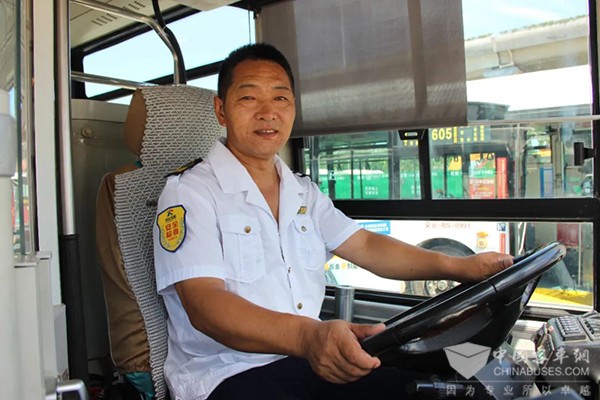 交运温馨巴士 公交车 驾驶员 省气 1977公斤