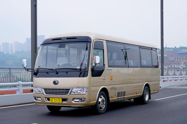 打造高端出行模式 宇通联手荣力集团展现泸州“待客之道” 