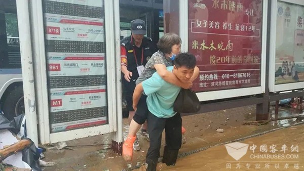 北京公交集团 客八分公司 洪涝灾害 等待救援