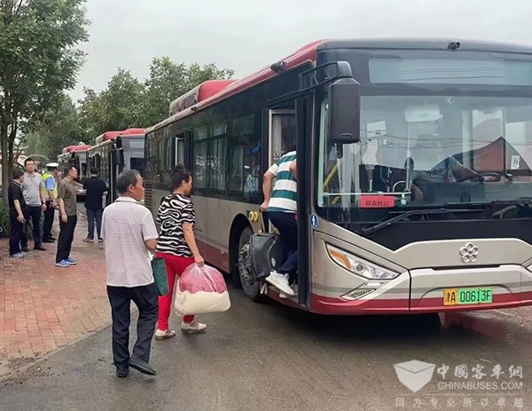 天津公交人坚守岗位 积极参与协助防汛转运任务