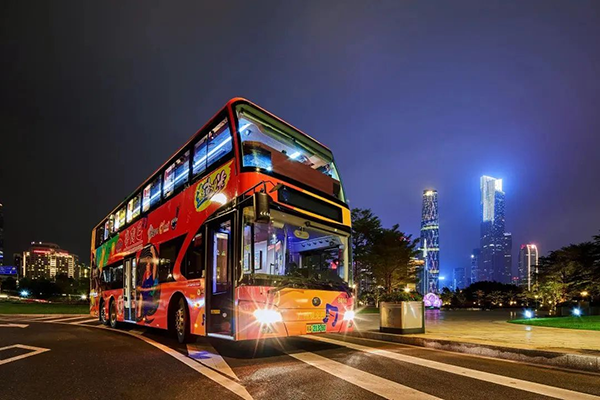 彰显广州城市风情 宇通这款巴士再现粤式“音乐茶座”